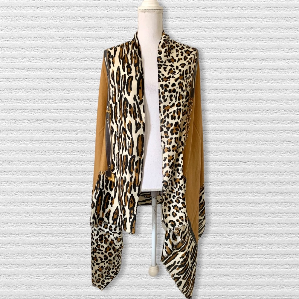 NWT *BOUTIQUE*  LARGE ANIMAL PRINT SCARF